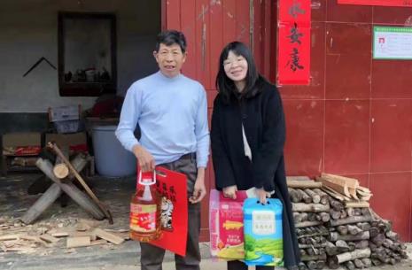 平安人壽贛州中心支公司積極開(kāi)展定點(diǎn)幫扶鄉(xiāng)村走訪慰問(wèn)活動(dòng)