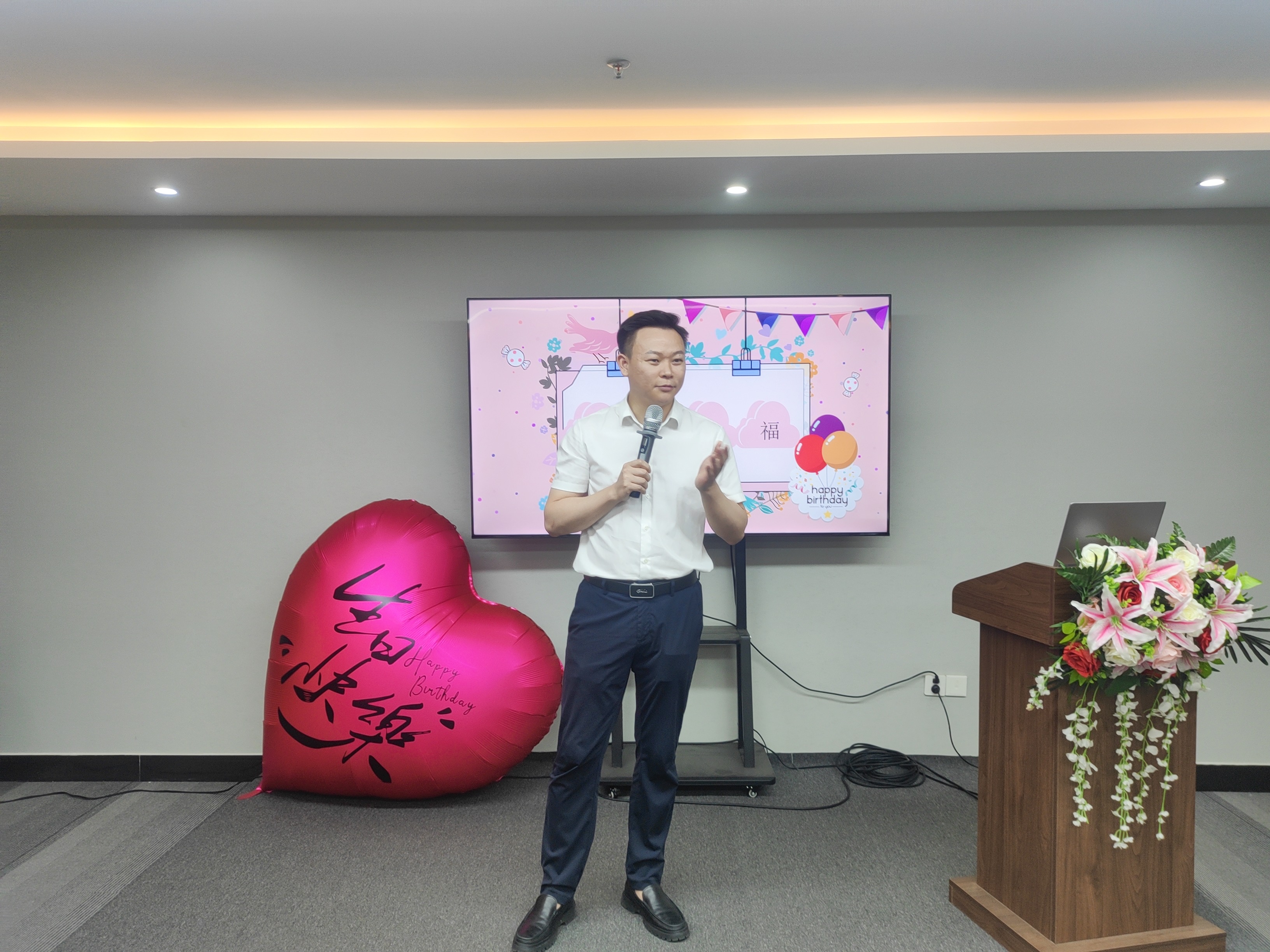 “花藝燈語(yǔ)，浪漫一夏”—富德生命人壽南昌中心支公司三季度員工生日會(huì)圓滿舉行