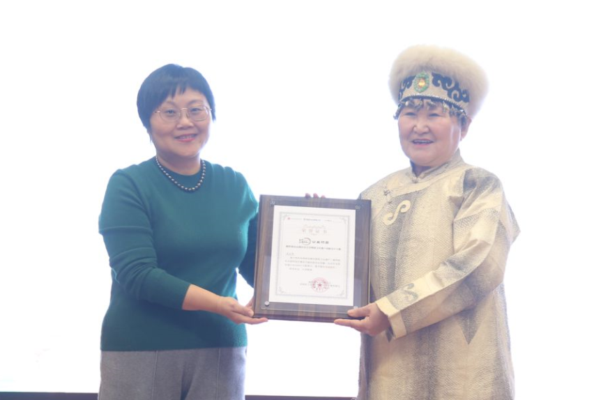 融合創(chuàng)新共筑非遺新篇 “銀鶴計(jì)劃—赫哲族魚皮制作技藝大賽”圓滿落幕