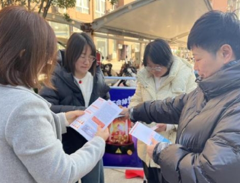 平安人壽鷹潭中支走進(jìn)劉洪社區(qū)開展防非宣傳活動(dòng)